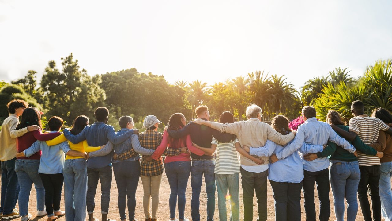 Keeping positive people around can add years to your life, study shows