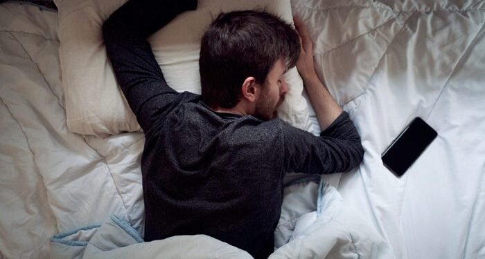 My Sleep Improved After I Removed My Phone and TV From My Bedroom - Business Insider
