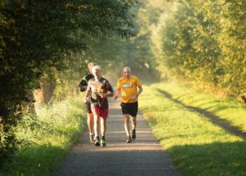 A 30-minute walk each day helps keep the doctor away | Daily Sabah